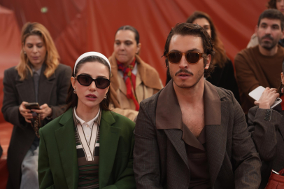 Boran Kuzum ve Özge Gürel, Paris Moda Haftası’nda