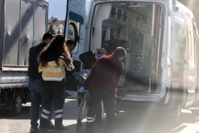 Bursa'da kontrolden çıkan motosiklet devrildi : 4 yaralı