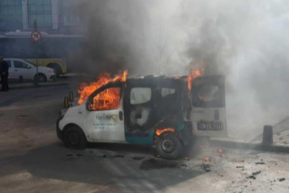 Park halindeki araç alev alev yandı