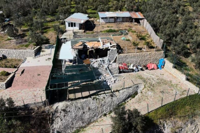 Bursa'da yıkılan evlerini gözyaşlarıyla izlediler