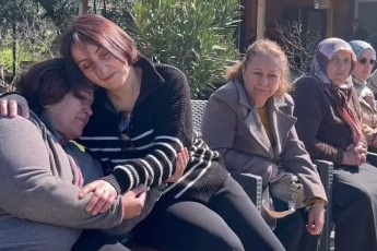 Bursa'da yıkılan evlerini gözyaşlarıyla izlediler