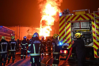 İran, Bahreyn'de yakıt tanklarını vurdu