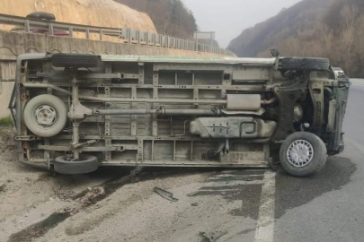 Bursa'da kontrolden çıkan minibüs takla attı: 1 yaralı