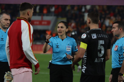 Süper Lig'de 22 yıl sonra kadın hakem düdük çaldı