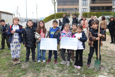 Nilüfer’de minikler doğa için fidan dikti