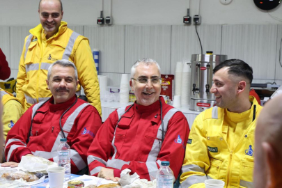 Bakan Işıkhan, yerin 320 metre altında sahur yaptı