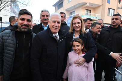 Başkan Bozbey komşularıyla iftar yaptı