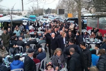 Başkan Bozbey komşularıyla iftar yaptı