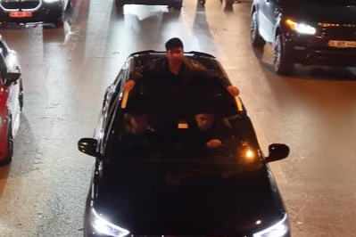 Sunrooftan çıkan genç drondan kaçamadı