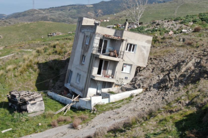 Çöp tesisinin neden olduğu heyelan mahalleyi yutuyor