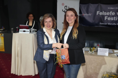 İzmir’de felsefe ve bilim aynı sahnede