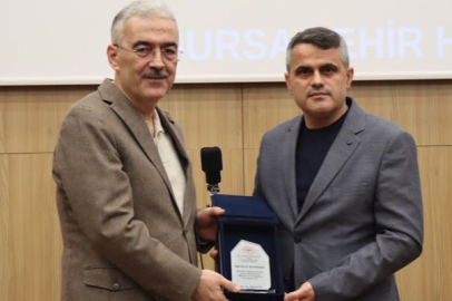 Bursa'da 1 yılda 3 bin 766 ameliyat yapan doktora ödül