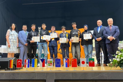 Bursalı öğrencilerden Çekya’da robotik başarısı