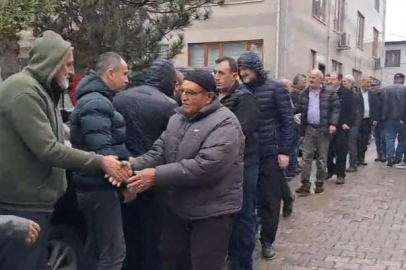 Bursa'da 60 Yıllık Bayram geleneği: 1 kilometrelik bayramlaşma kuyruğu