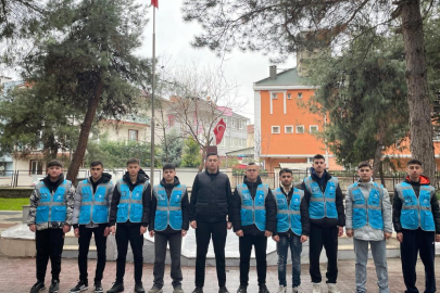 Bursa'da öğrencilerden şehit kabirlerine bayram temizliği
