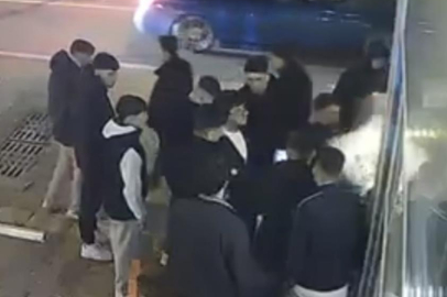 Bursa'da aniden yumruk attı, ortalık meydan muharebesini aratmadı