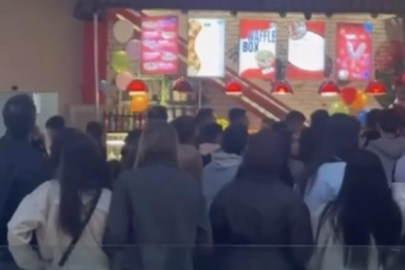 Bursa'da AVM'de çıkan kavgada yumruklar havada uçuştu