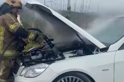 Bursa'da lüks otomobil küle dönmeden söndürüldü