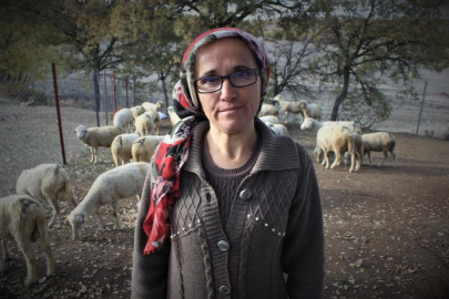 Bursa'da boğazından bıçaklanarak öldürülen kadının eski görüntüleri ortaya çıktı