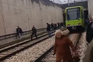 Bursa'da metro seferleri durdu