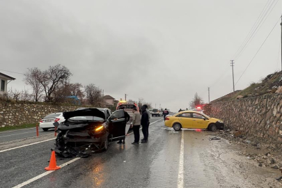 Elazığ'da trafik kazası: 2 yaralı