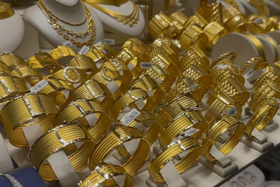 Altında makas açılıyor