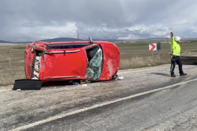 Takla atan otomobildeki 3 kişi yaralandı