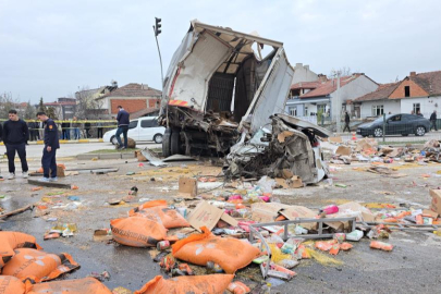 Freni patlayan TIR dehşet saçtı: 18 yaralı