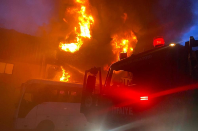 İnşaat malzemeleri deposunda korkunç yangın