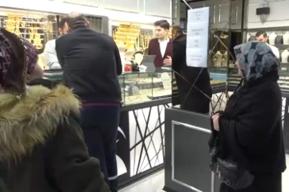 Vatandaş akın etti, kuyumcu çareyi yemin etmekte buldu