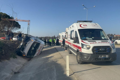 Devrilen yolcu minibüsünde 8 kişi yaralandı