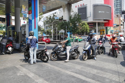 Akaryakıt krizi sonrası sürücüler istasyonlara akın etti