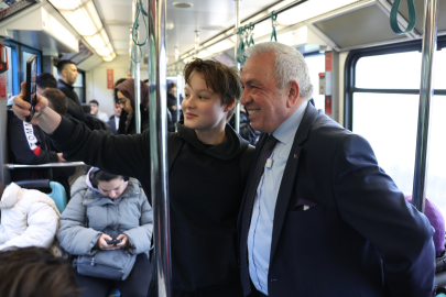 Başkan Özdemir’den mesai öncesi metro sürprizi