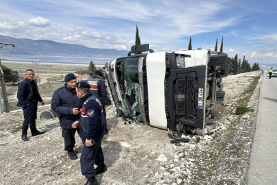 Bursa'da TIR yan yattı: 1 yaralı