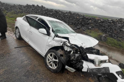 İki otomobil kafa kafaya çarpıştı: Çok sayıda yaralı