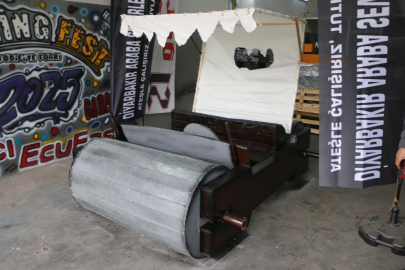 Modifiye tutkunlarının 'Taş Devri' aracına yoğun ilgi