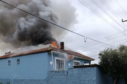Tek katlı evde korkutan yangın