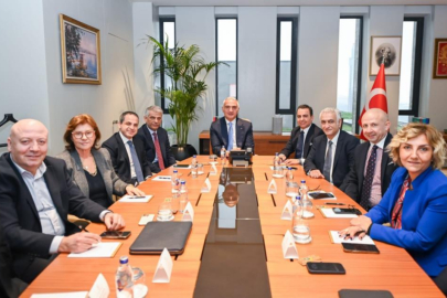 Bakan Ersoy’dan kritik toplantı