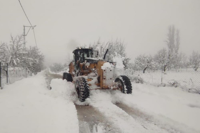 Bursa'da karla mücadeleye devam