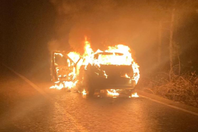 Bursa'da seyir halindeki otomobil alev topuna döndü