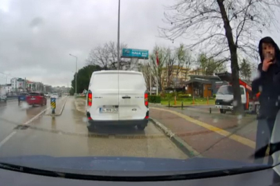 Bursa'da yol verme kavgası: Otomobil sürücüsüne saldırdılar