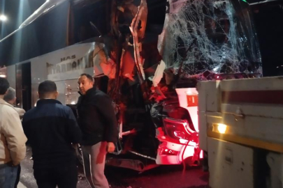 Kuzey Marmara Otoyolu'nda yolcu otobüsü TIR'a çarptı: 10 yaralı