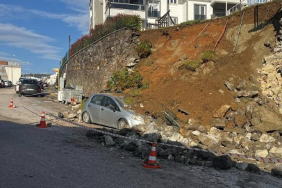 Mudanya'da yağmura dayanamayan istinat duvarı çöktü