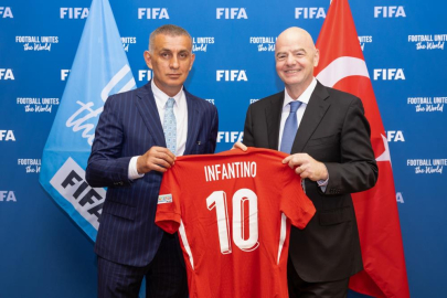 FIFA Başkanı Infantino'dan Türkiye'ye tebrik