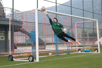 Genç kaleci, penaltı kullananların kabusu oldu