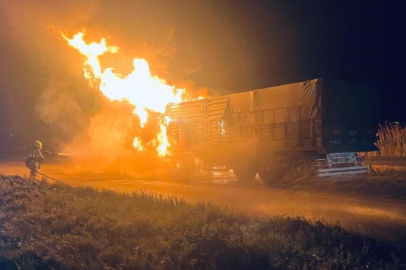 TIR yangını Bursa yolunu trafiğe kapadı