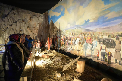 Uçan sinema vatandaşların ayağını yerden kesti