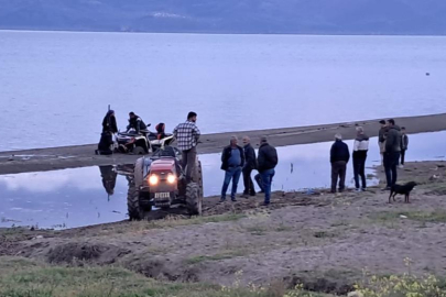 İznik'te vatandaşlar kuma saplanan ATV için seferber oldu
