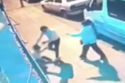 Sokak ortasında iki kadını darp etti