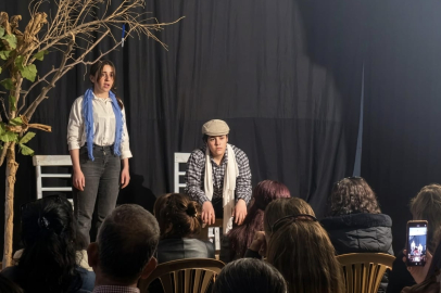 Epik Sanat Tiyatrosu büyük alkış aldı